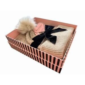 NEW JUICY COUTURE BEIGE SCARF AND HAT GIFT BOX SET NIB